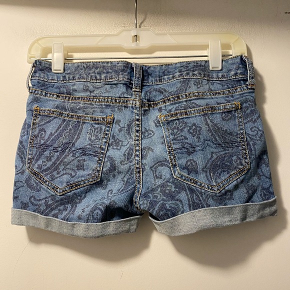 ⚫️- Arizona Jean Co denim paisley print shorts juniors size 1 - Picture 4 of 6